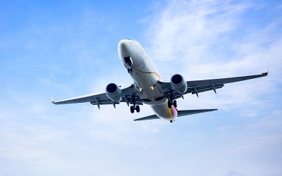 Transporte marítimo vs transporte aéreo. ¿Cuál elegir?